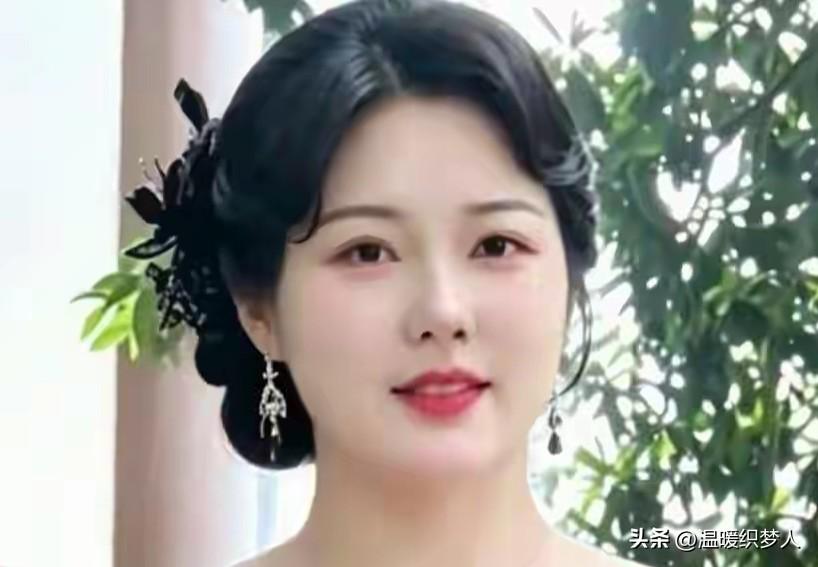 一个歌星的回答，暴露了中年女人最顶级的魅力
一位著名歌星开演唱会。

男主持人问
