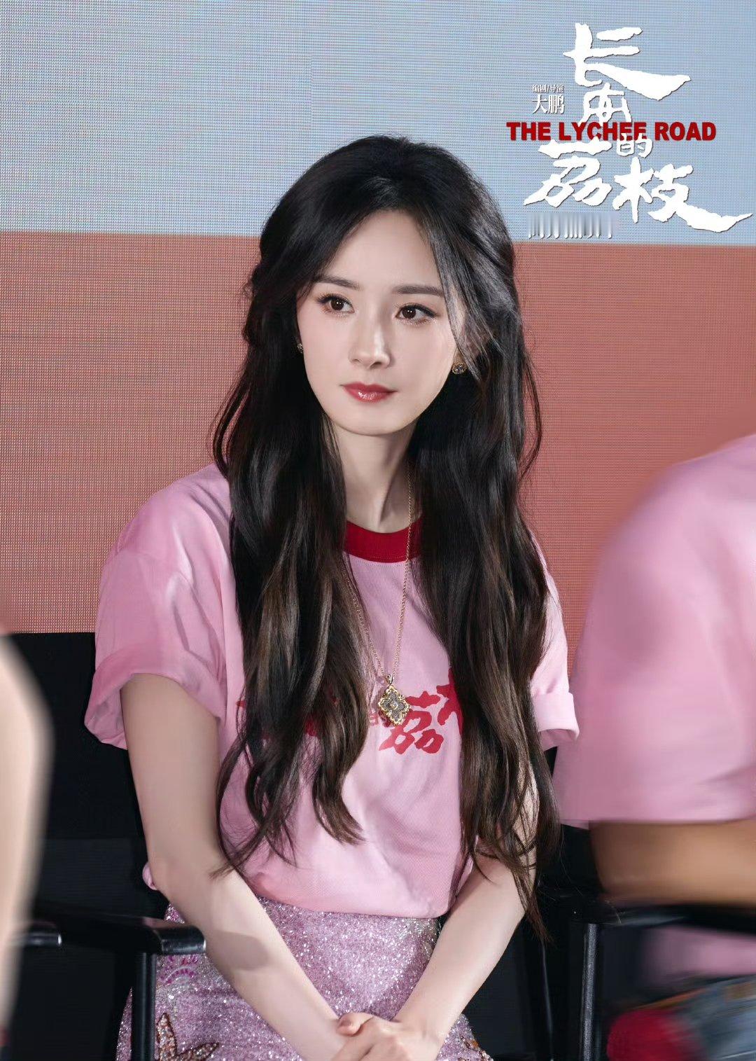 这是真不怕杨幂粉丝哭啊 前一秒还在为郑玉婷的剧情鼻酸，后一秒就被“影评送到杨幂眼