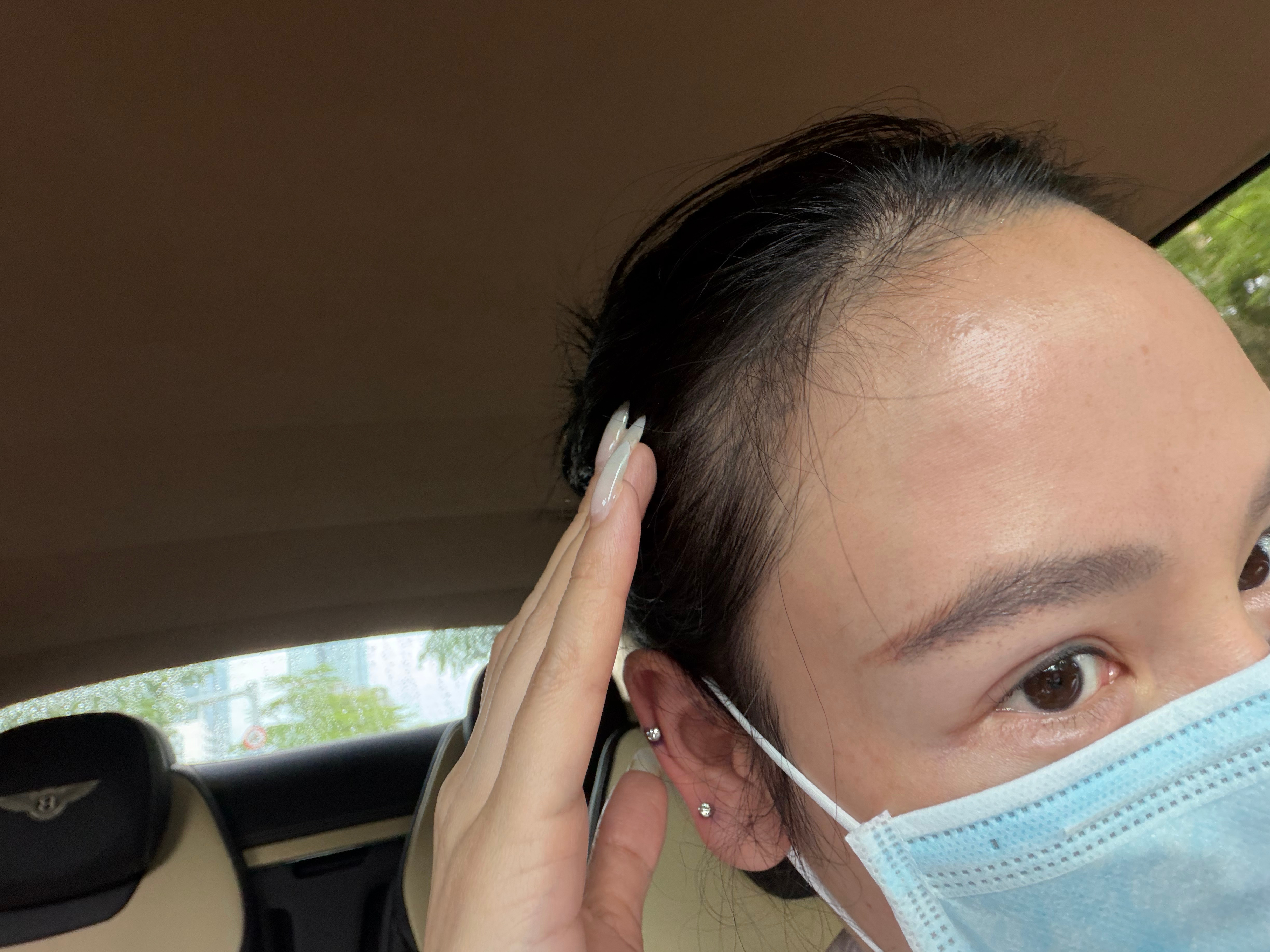 闺，去打这两个位置耳洞，哪边脸好看打哪边耳朵，只打一边，到时候我告诉你们怎么搞哈