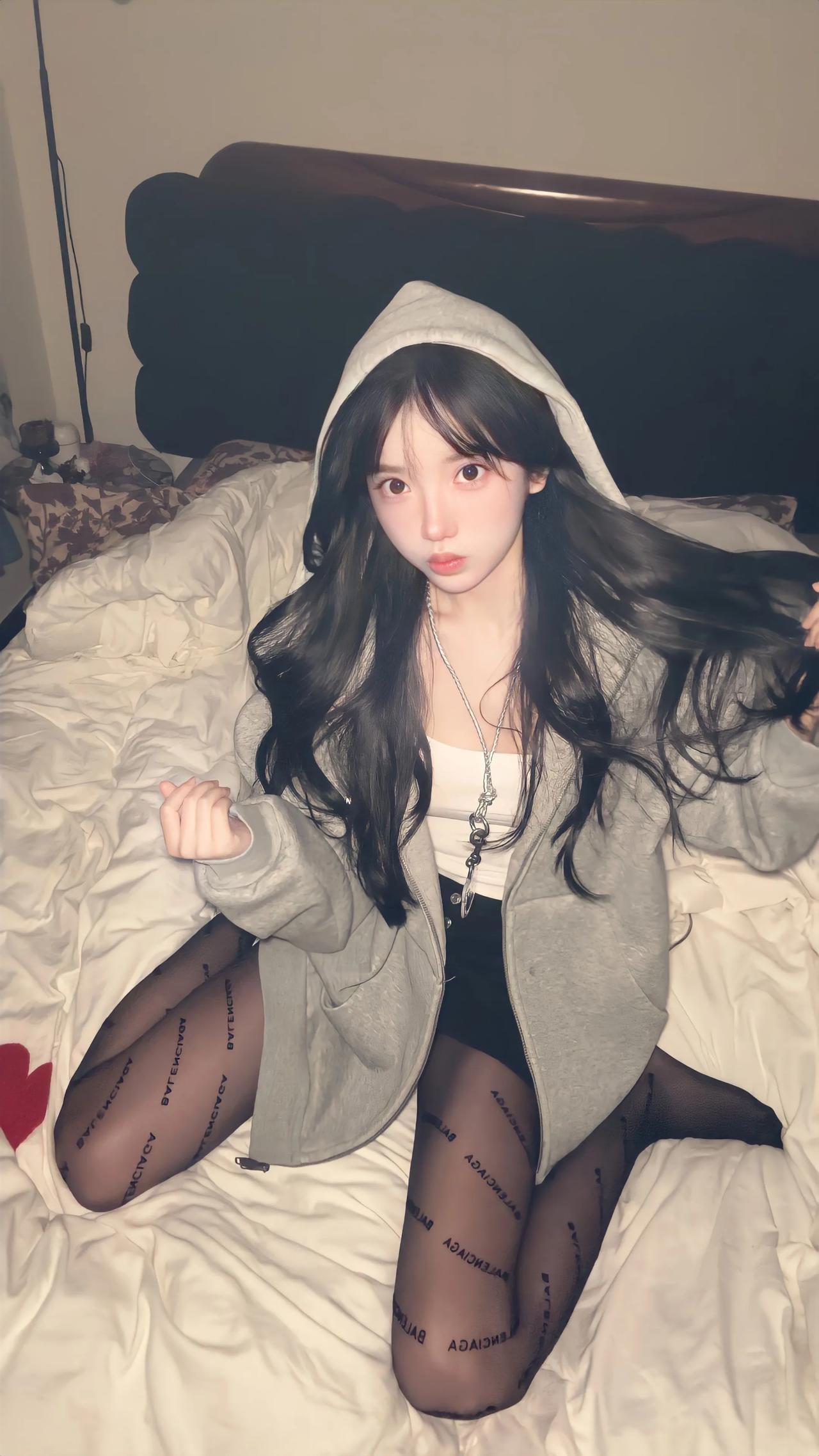 老旧照片和时髦美女的反差感青春旧照片 复古老旧照片