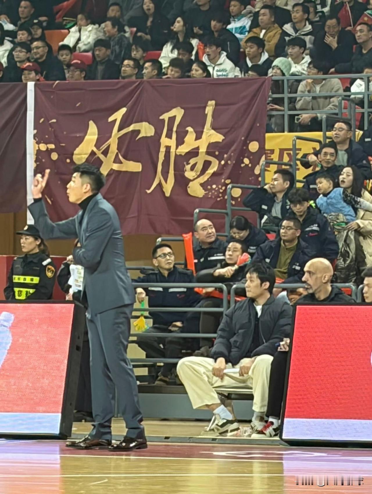 贵州猛龙队作为贵州时隔六年重新拥有的本土职业篮球队，是贵州目前唯一一支五人制职业