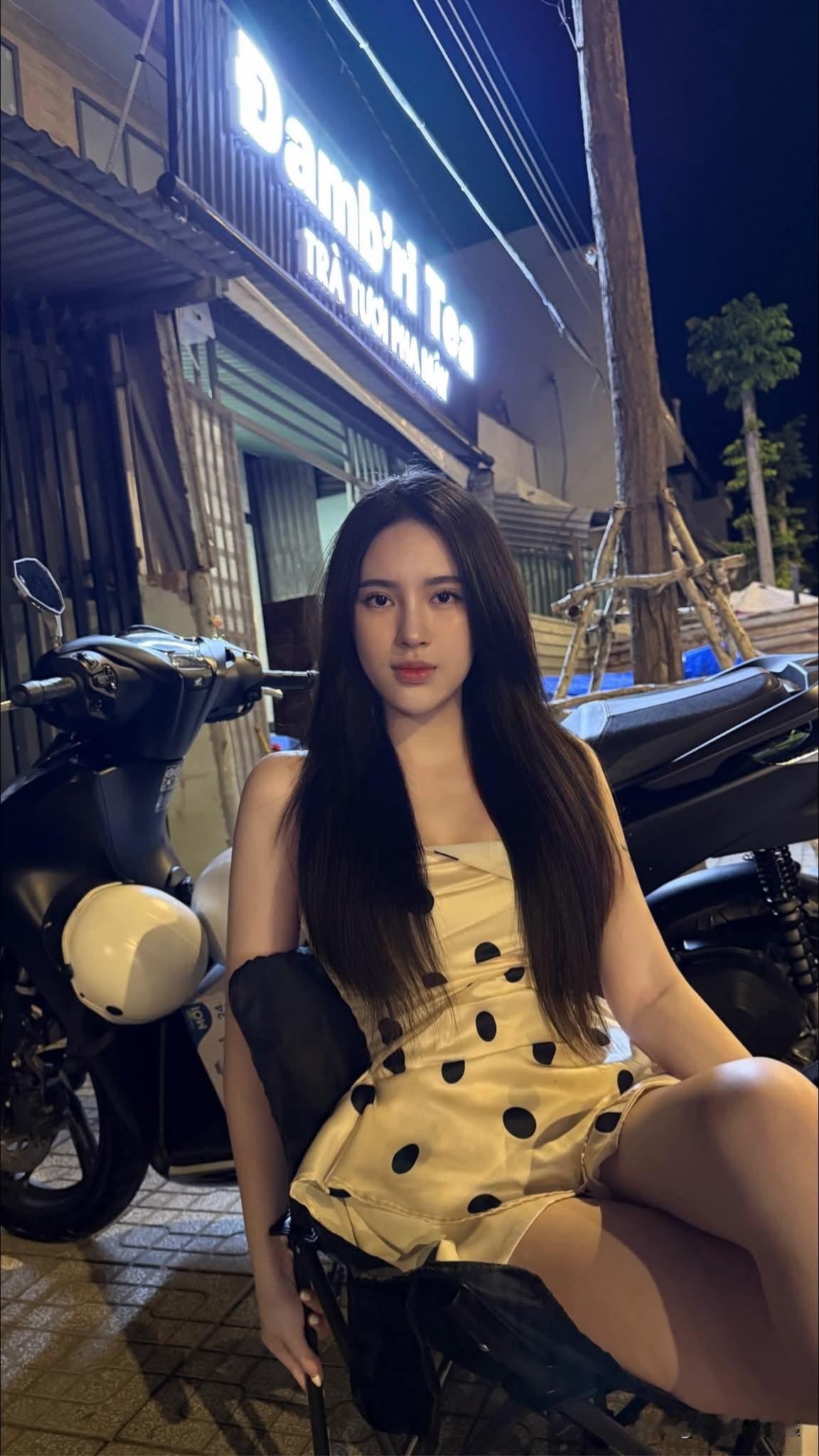 越南女孩
只宜恋爱，不宜成婚
我成了旁人眼中的渣男
可个中缘由，唯有自知
越南女