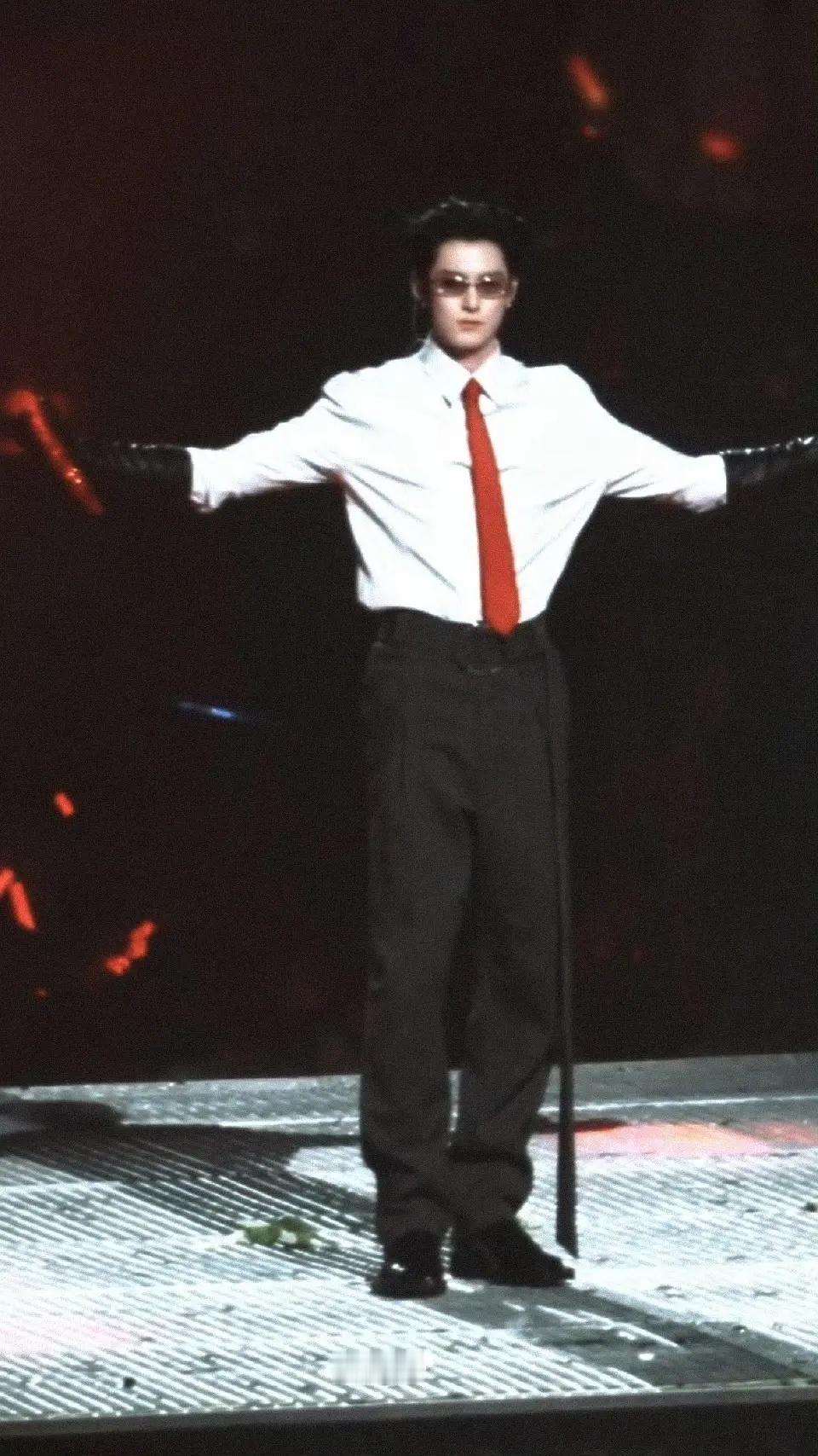 王鹤棣今晚GAI演唱会嘉宾造型怎么样？ ​​​