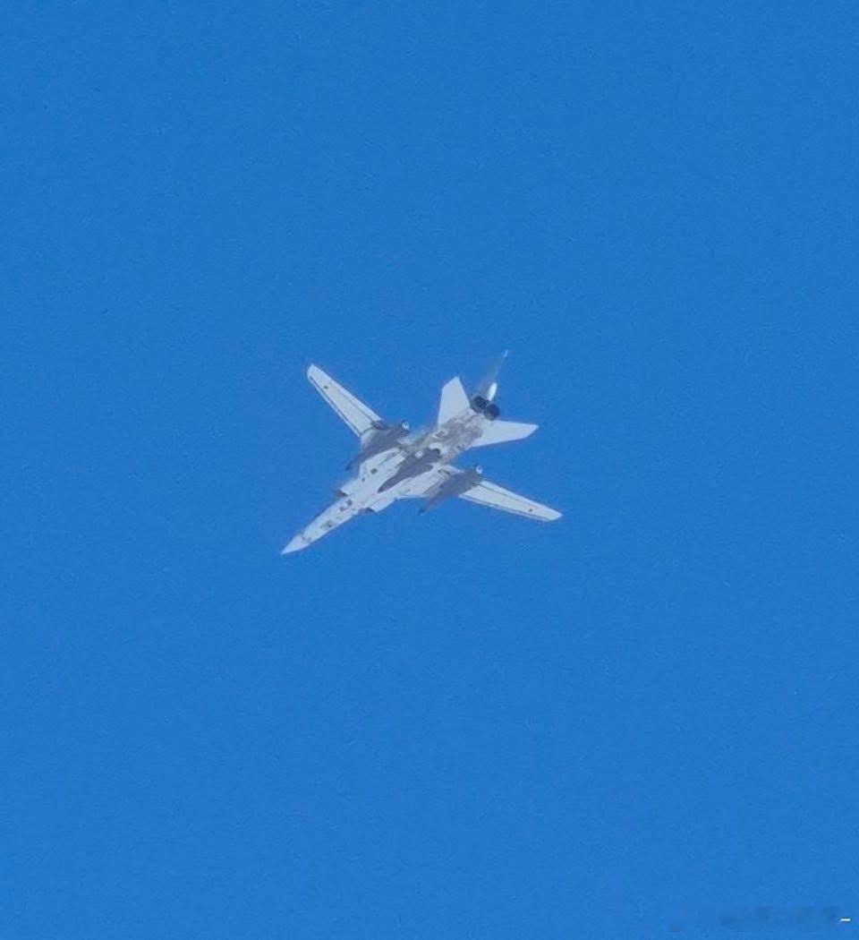 少见的照片：挂载3枚KH22反舰导弹的逆火出击巡航武器装备兵器影像外军影像