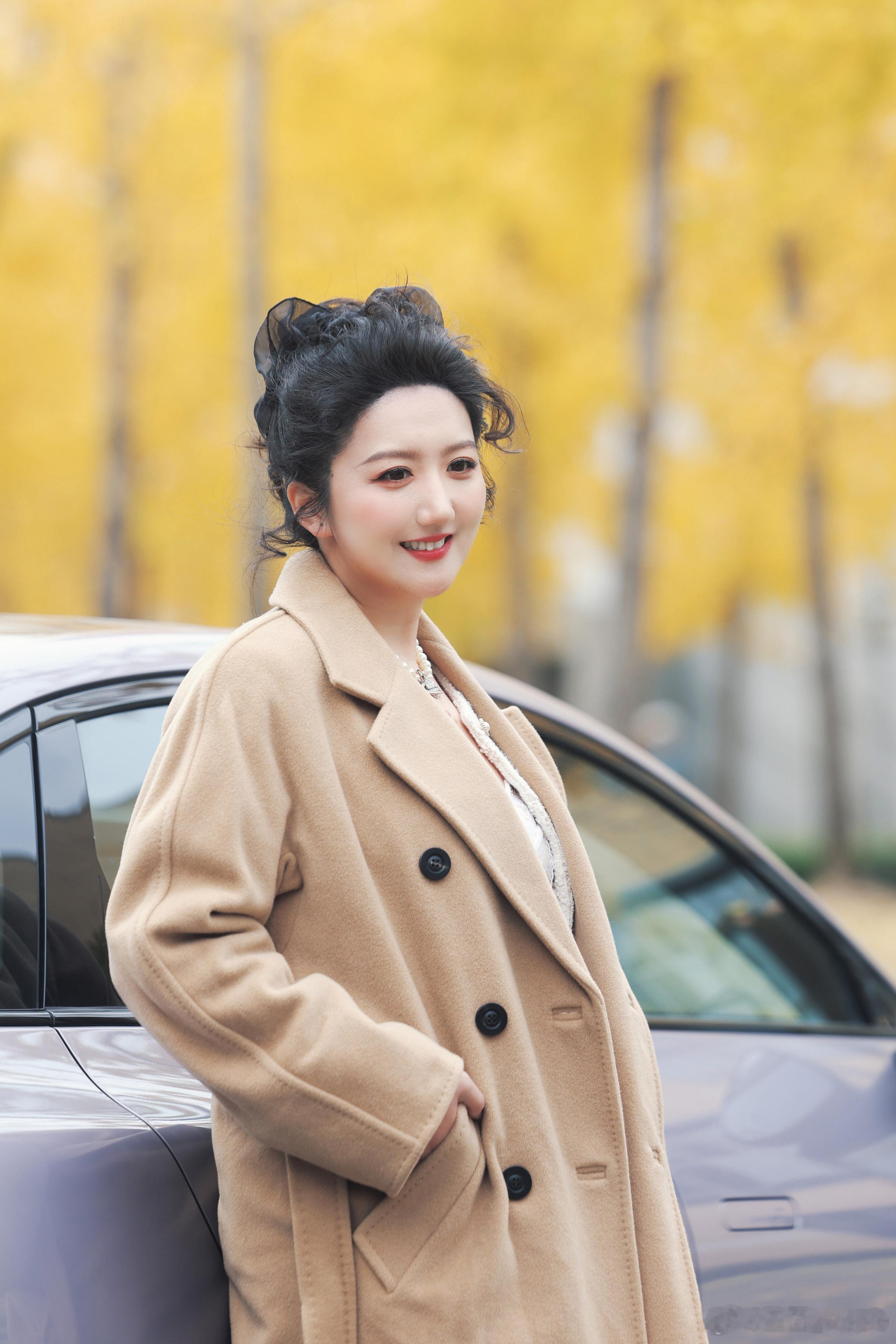 晚安💤带着我的小MONA去看看银杏叶纷飞的上海初冬菡你来看车菡菡子的日常小鹏m