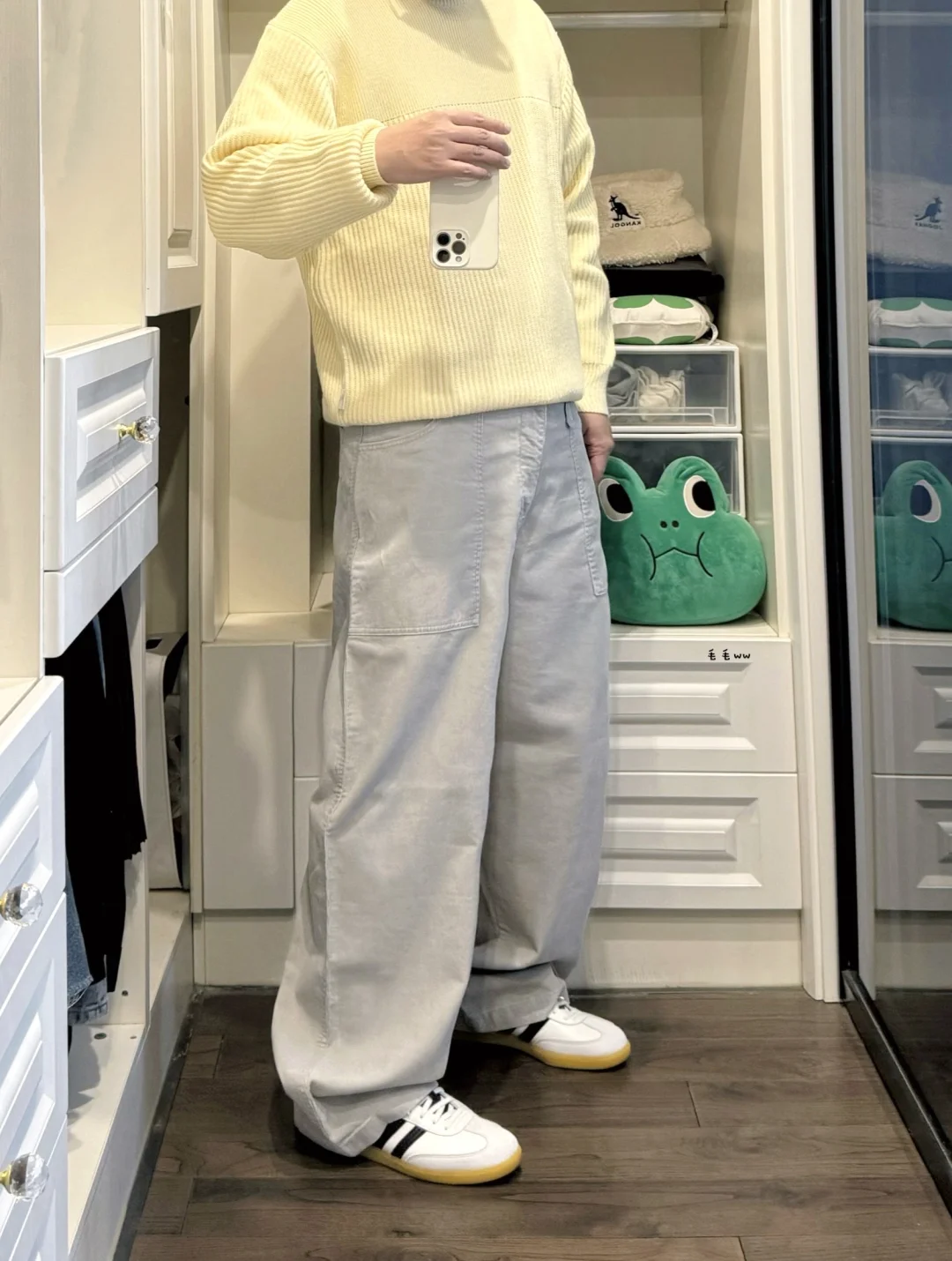 灯芯绒长裤｜薄底鞋穿搭