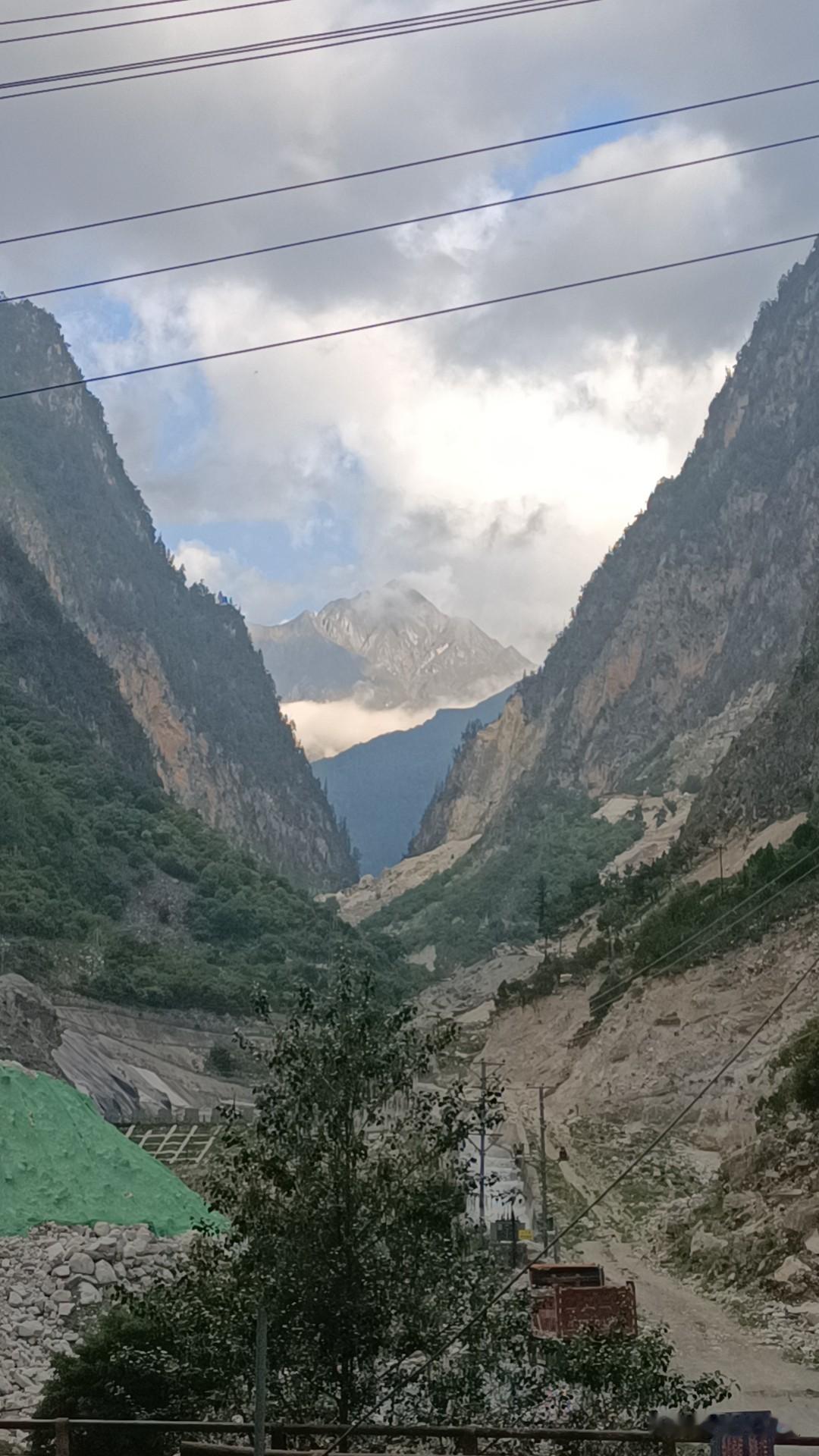 在甘孜大山里工作是一个什么样的体验？
附近10km没有人烟，最近的一个乡只有小零