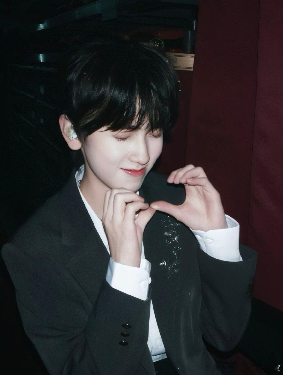 左奇函 💙左奇函李浩宇 💙左奇函 四代第一rap担天使也就那样吧 跟你比起来