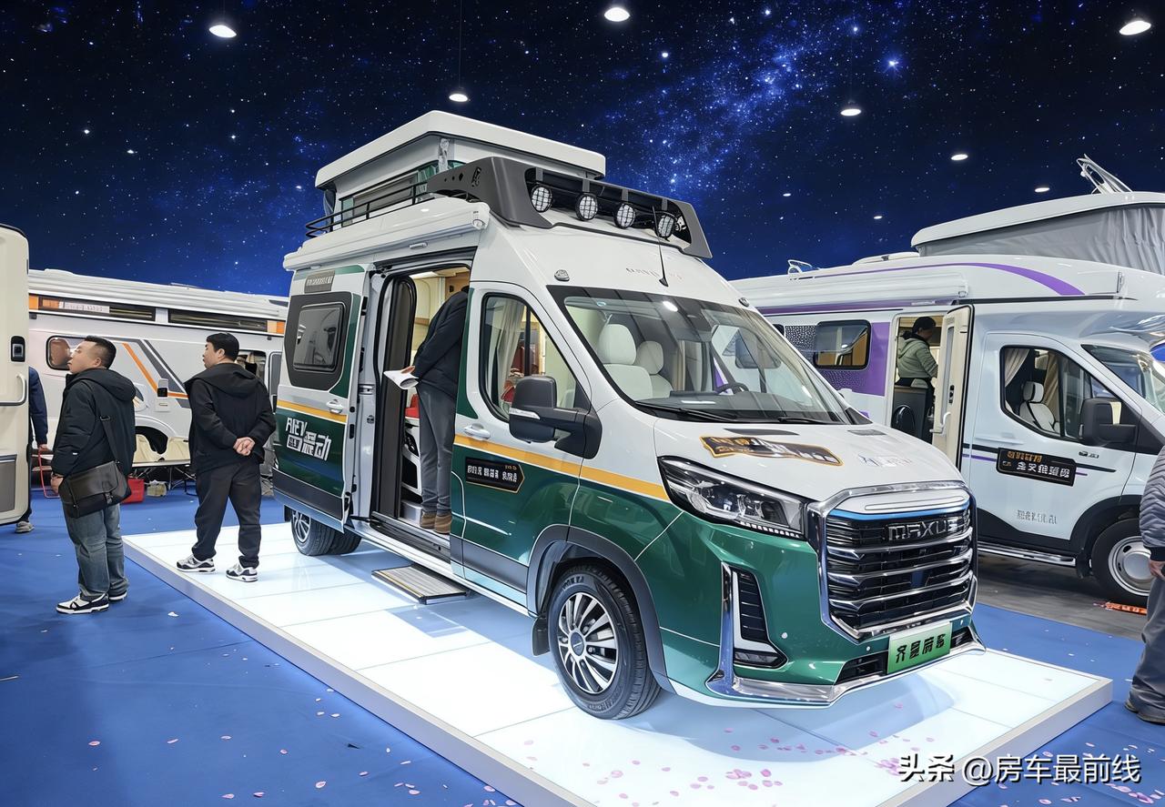 看房车五年了，五年！一直在等待适合自己的混动版硬升顶B型房车，最终还是选择了这款