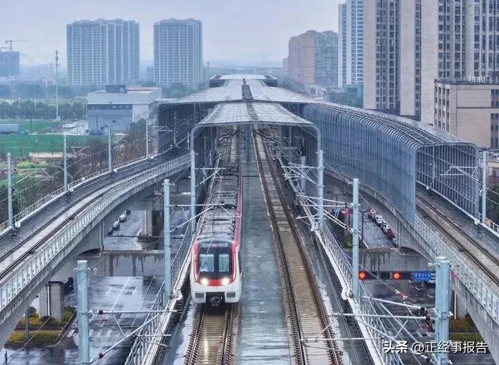 南京都市圈首条跨省地铁线路已经启动正式运营前的最后一道流程—空载运营。
    