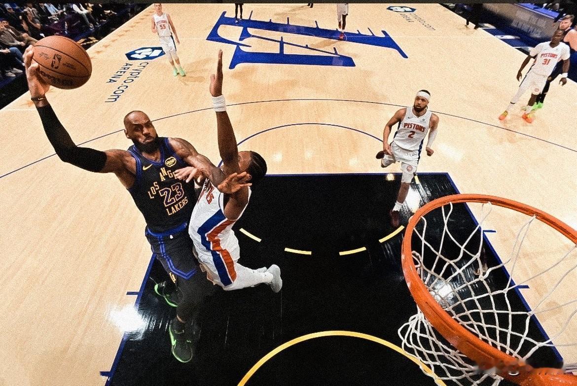 湖人末节崩盘，22分惨败东部联盟第一，正负值-16，詹姆斯恐无缘全明星阵容。
