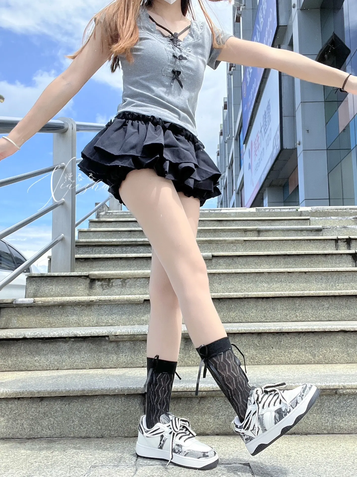 今日文案“你说爱我的时候  像极了中介骗我进厂”