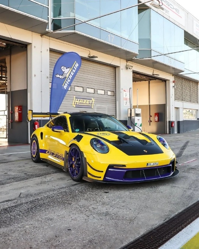 保时捷992 GT3 RS MR 
