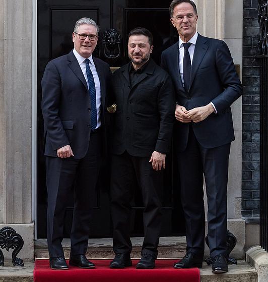 英国终于有脊梁了

今天凌晨，英国首相斯塔默的话，听得真爽。

最近几天，国际上