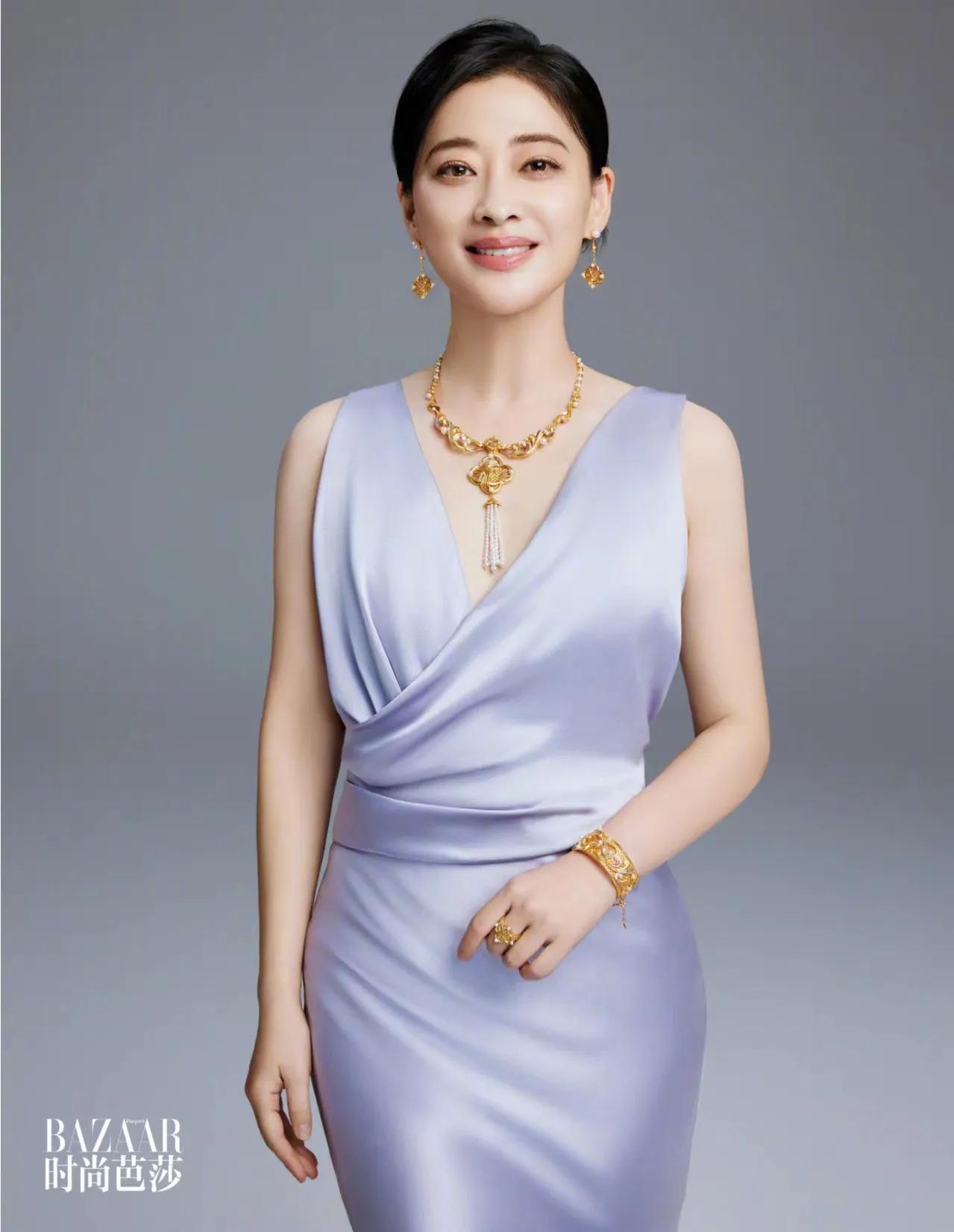 梅婷受邀拍摄时尚芭莎杂志三月刊，太喜欢她大气的长相了！温婉、优雅、知性、干练，好