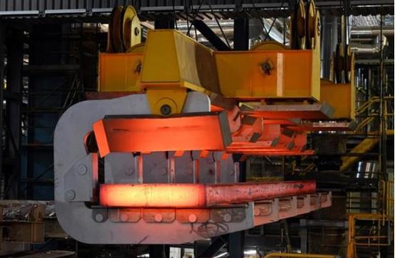 4月13号晚上，欧盟各个国家的人偷偷聚在一起，把进口钢铁的关税，直接翻了一倍不光