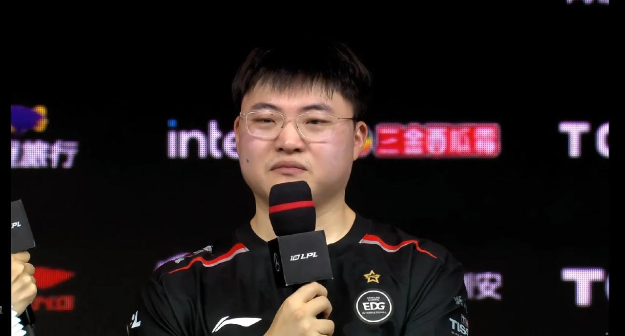 只能说机器人是EDG的“亲爹”，挺好的，由于UZI加入EDG战队，免喷3场，毕竟