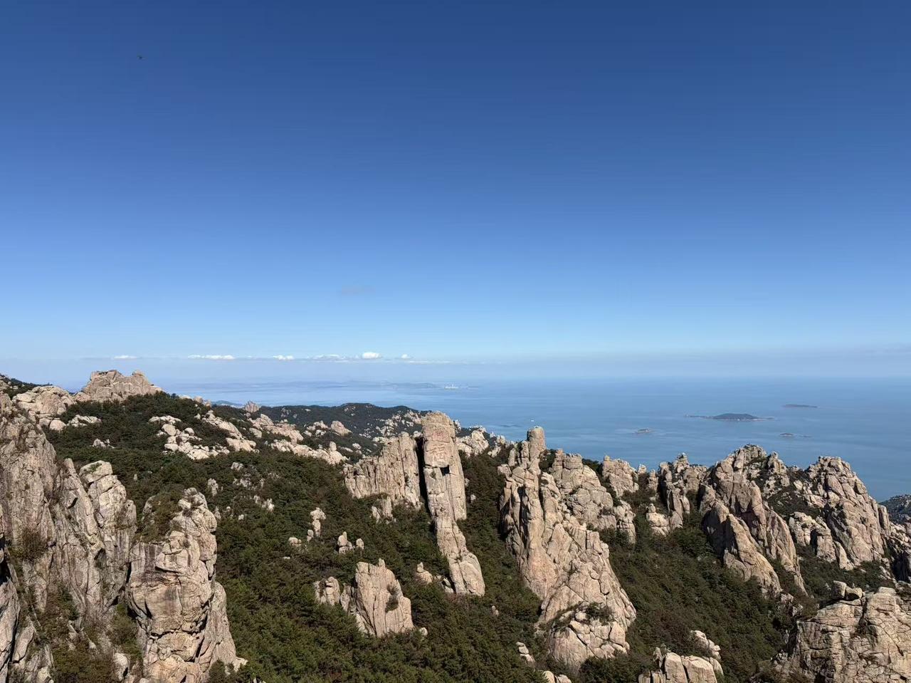 人在低谷期，大胆向前走。
因为你已经在谷底，无论往哪里走，都是向上。