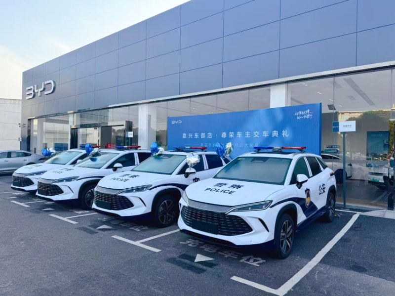 近期，在热门警务纪实节目《守护解放西》中，比亚迪凭硬核实力出圈，比亚迪多款车型警