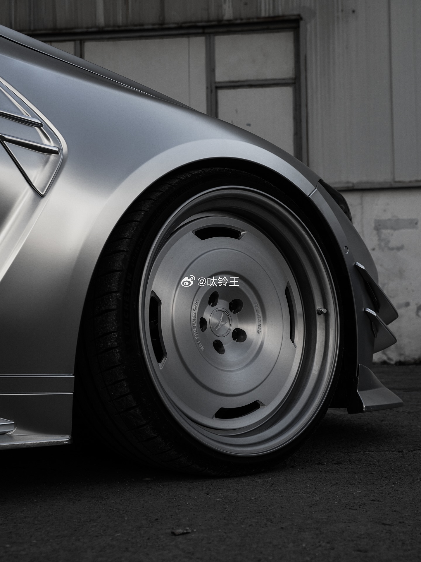 高级，并非奢华的堆砌，而是简约中透露出的不凡品味。TLFW 𝐅𝐎𝐑𝐆𝐄