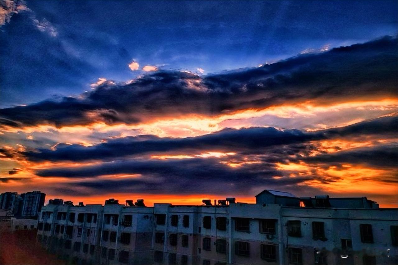 七八十岁老人，不能自理时，子女越多越好吗？吃喝拉撒，无疑是最耗精力的事情。

常