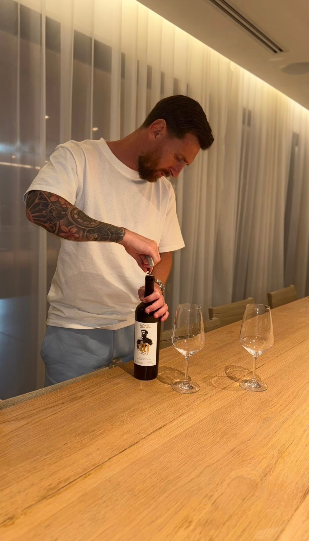 开一瓶告别2024，迎接2025，新年第一天，各位新年快乐！ 