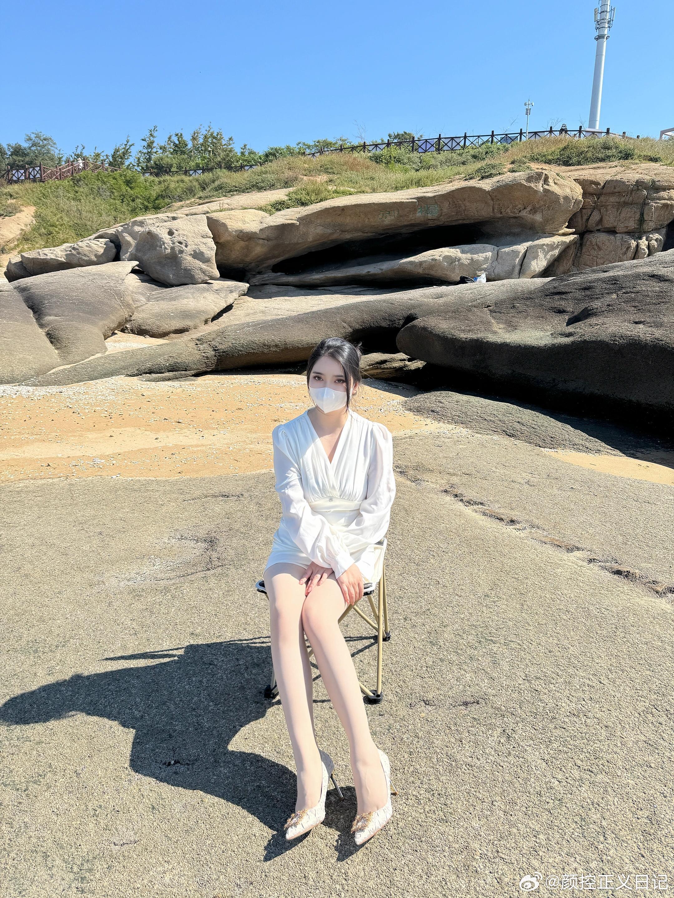 穿搭美女绘梦长廊