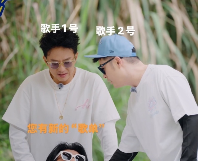 邓超陈赫歌手身份都是自己给的哈哈哈哈哈 邓超陈赫向仁科邀歌毫不客气，仿佛对方欠他