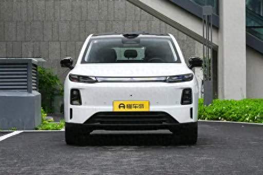 如何挑选零跑C系列？2027款C10实测，宽敞舒适又省心，值得一看！