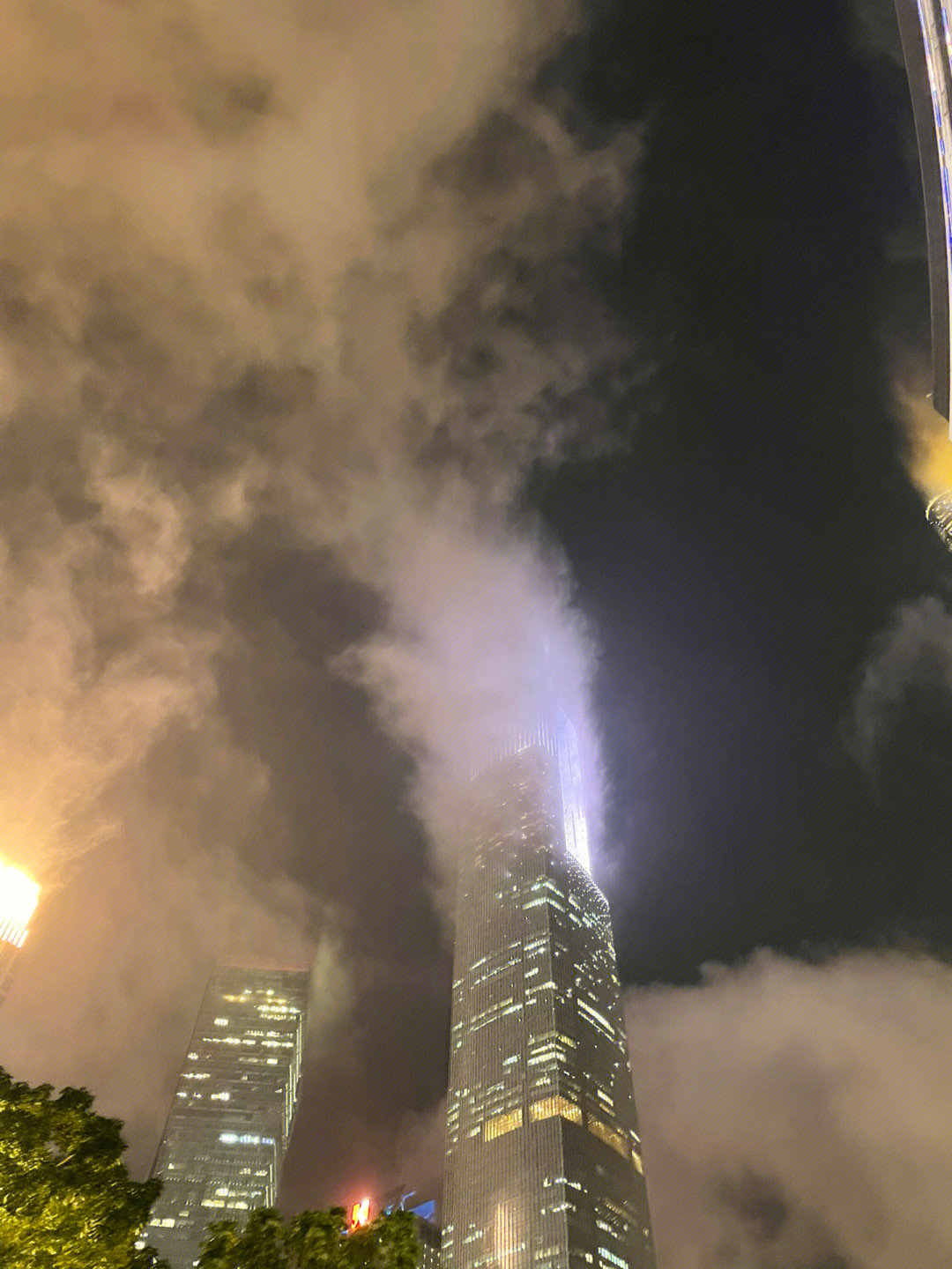 “打工人的怨气一点也不比厉鬼少” ​​​
