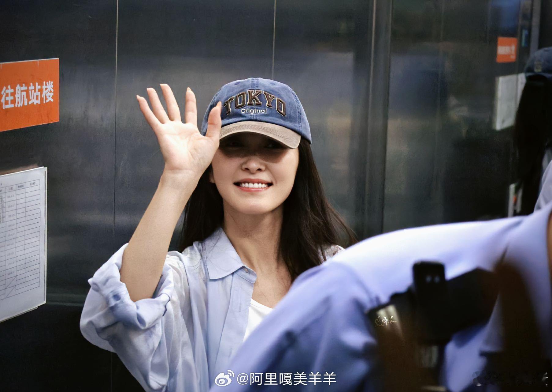 徐洁儿倾听我音乐会从台前演员到幕后出品人，再到今晚首开个唱。徐洁儿一直在拓展人生