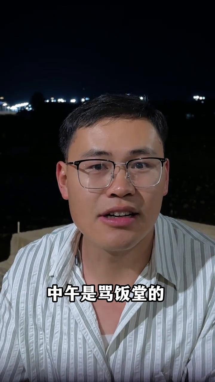 你遇到很作但成绩始终中游的同学吗？
有一种同学作业是抄的，上课是睡觉的，下课是疯