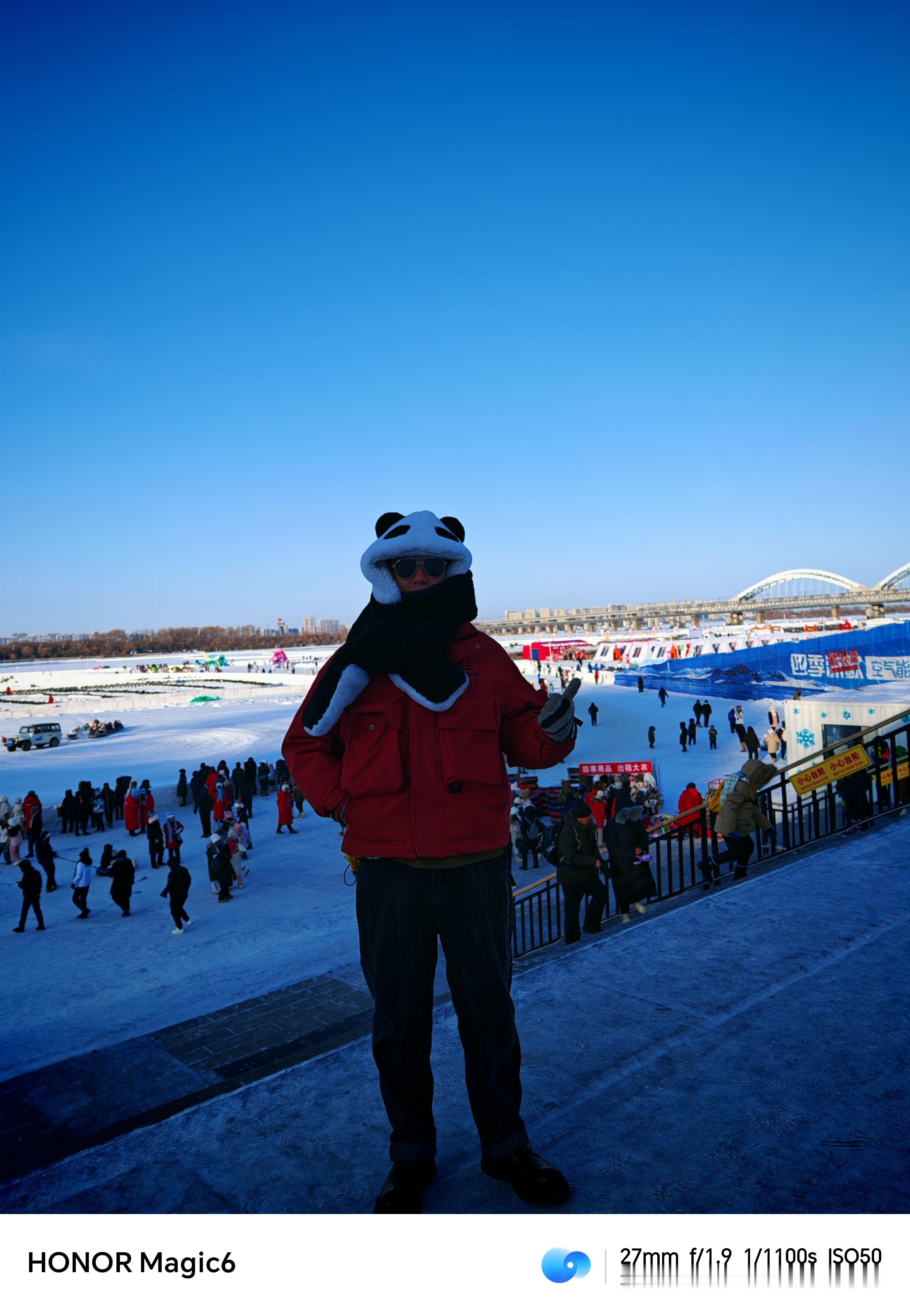 腊月寒冬，赴一场冬日的约会冰雪奇缘的冬天，我帮你们看了东北这嘎达，真挺冷的🥶今