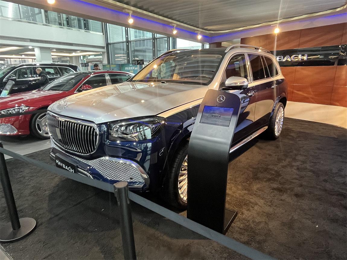 早安~[太阳]迈巴赫 GLS600 4MATIC 礼尚版 黑金/棕内现车加价8万