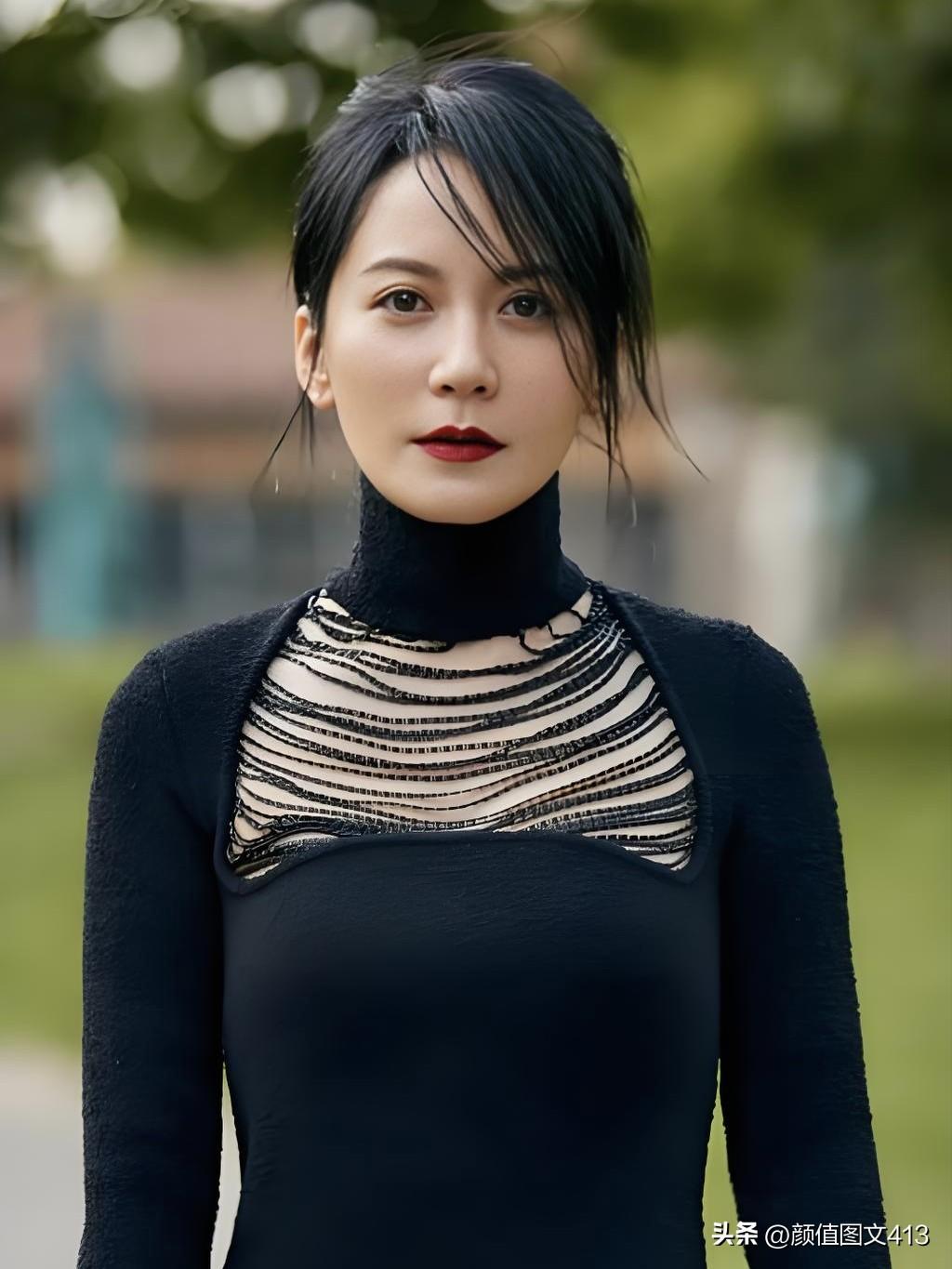 岁月从不败美人。俞飞鸿以书卷气抵御喧嚣，用自律雕琢体态，在从容与清醒中，活成了最