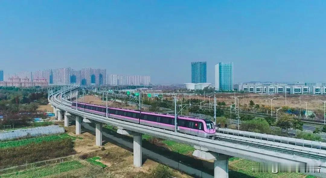 宁句开通运营四年了，该加快推进宁镇轨道了。  
        南京到句容开通运