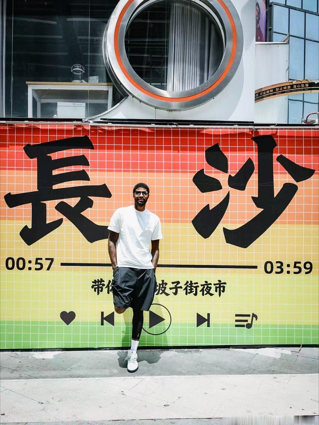 凯尔特人官方晒图：乔治的中国行！曝绿军计划用乔治当交易筹码