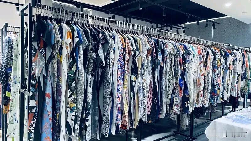 你买的“大牌尾货”可能是别人穿过的 你买的“大牌尾货”或许已被他人穿过。如今，很