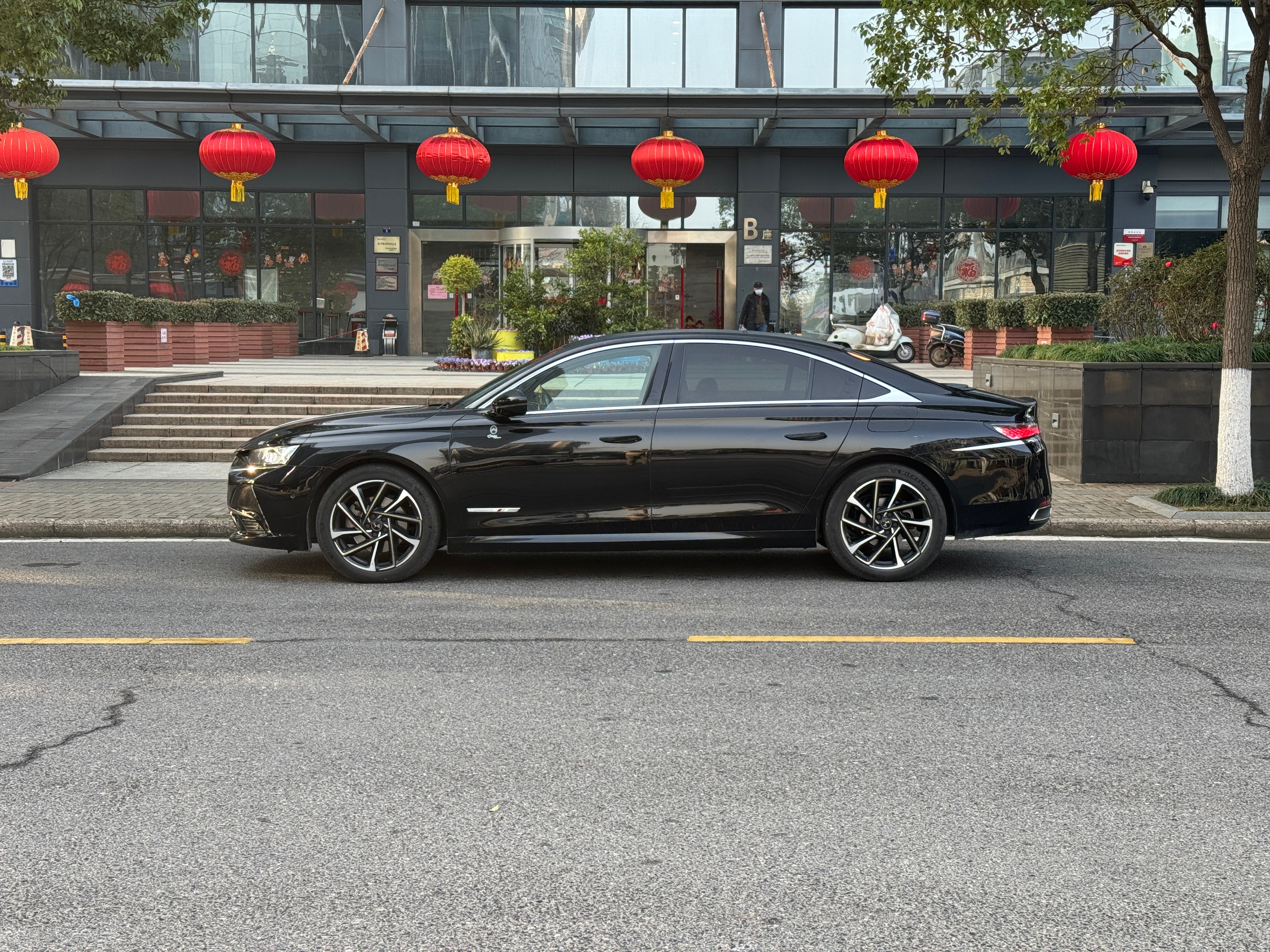 50km纯电续航了气温起来后，续航明显提升实际上我最多可以在武汉环线开65km…