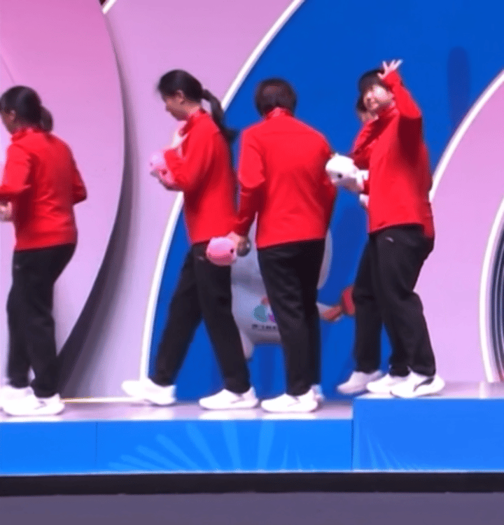 好珍贵的小女孩 真心希望你顺一些 再顺一些