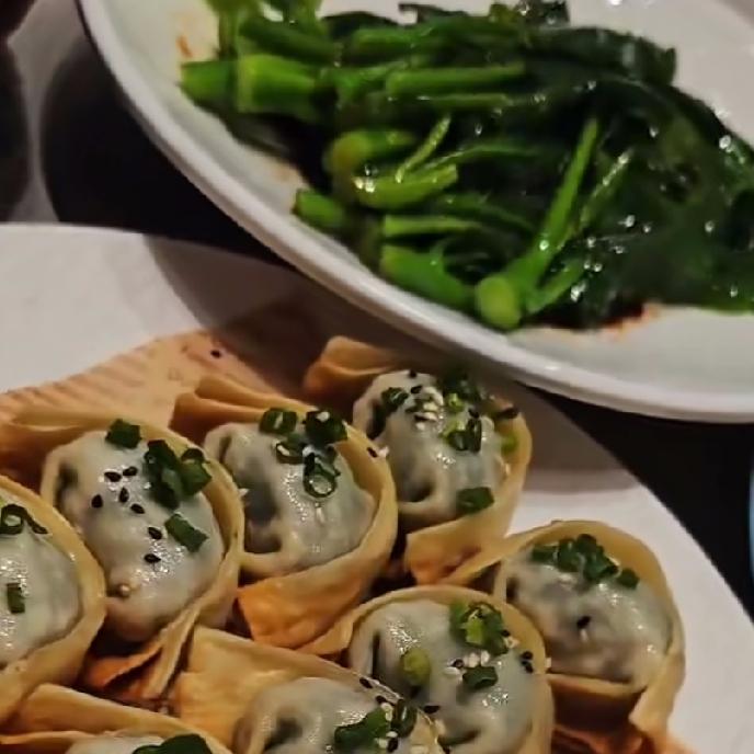 我认为中餐！
我喜欢吃中餐，喜欢咱们中餐的烟火家常味‌！