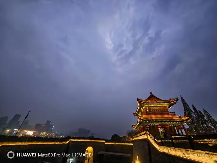 经过贸易战，科技战，回头一看，中国已经非常强大，现在要说中国短板，唯一较弱的就是