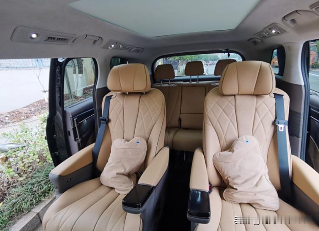 Why Why Why
香港人多久洗一次车？为何他们的车永远亮晶晶，我的黑车洗完