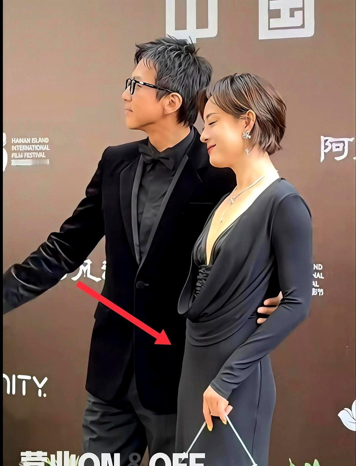 41岁，俩娃妈。
怎么还能这样？
看看她，再看看我的游泳圈。
最近孙俪一组健身照