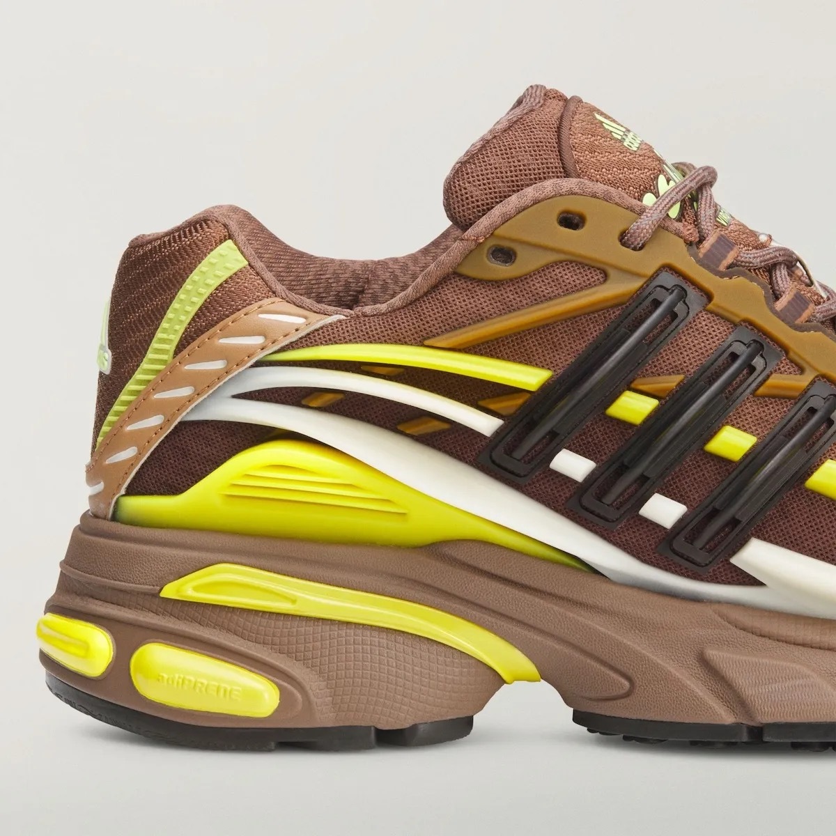 Pharrell x adidas Adistar Jellyfish  9月发