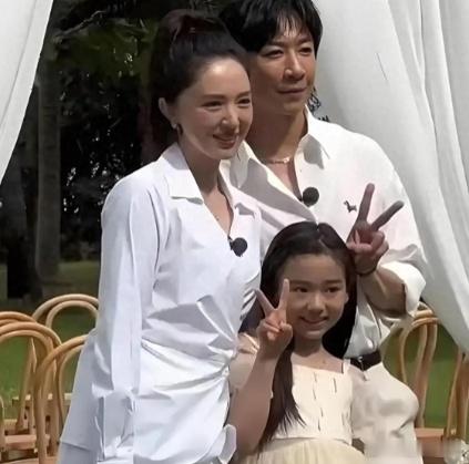 抠门！董璇二婚摆酒人均价67，张维伊不顾及女方意愿，成两次遗憾 ​​​