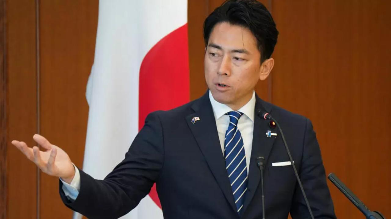 日本一个战败国也来质疑中国的军费？据法新社17日报道，日本防卫大臣小泉进次郎近日