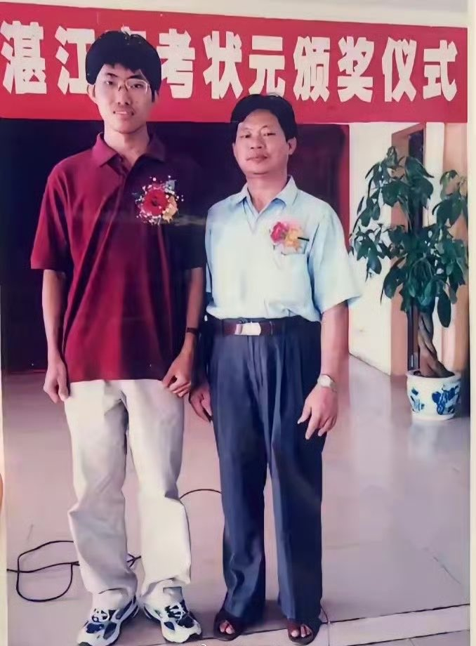 今天是高考的最后一天。祝各位参加高考的同学不仅能考好，将来也能做出一番事业。每个
