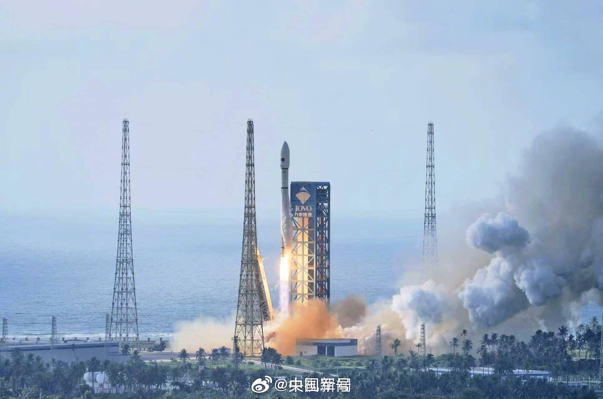 【祝贺！我国成功发射卫星互联网低轨25组卫星】今天，我国在海南商业航天发射场使用
