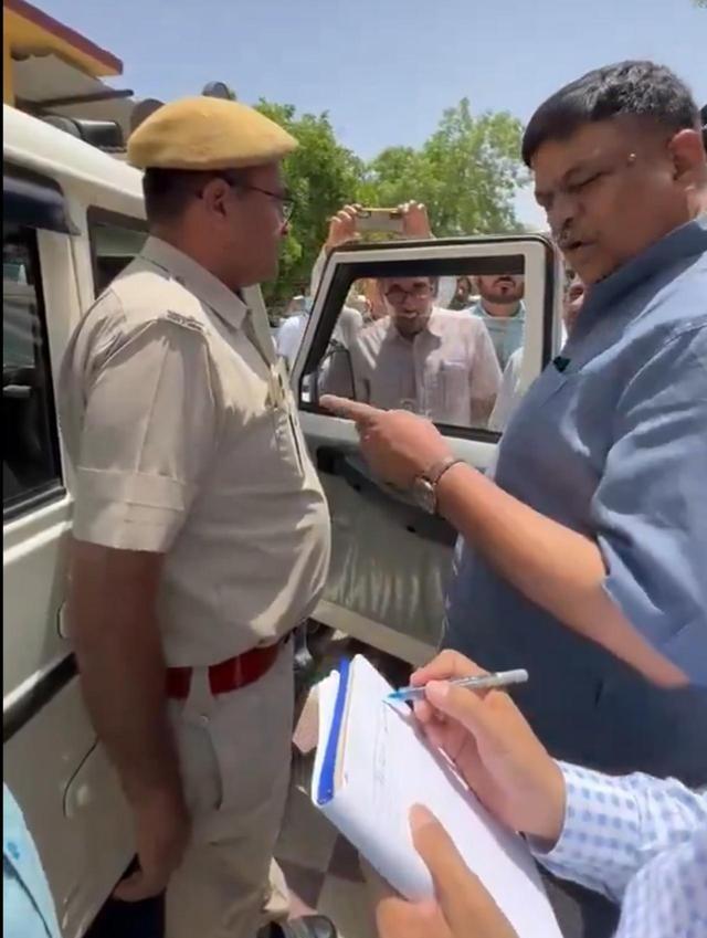 47度的酷热天气， 印度 一部长下车公开训斥自己的护卫，只因为他打开了车辆上的空